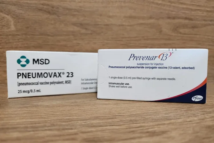 Pneumovax 23 和 Prevenar 13 肺炎球菌疫苗的包装盒